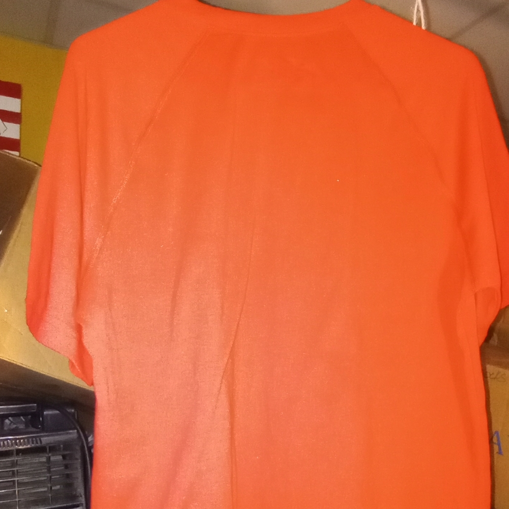 Men's small new balance tee